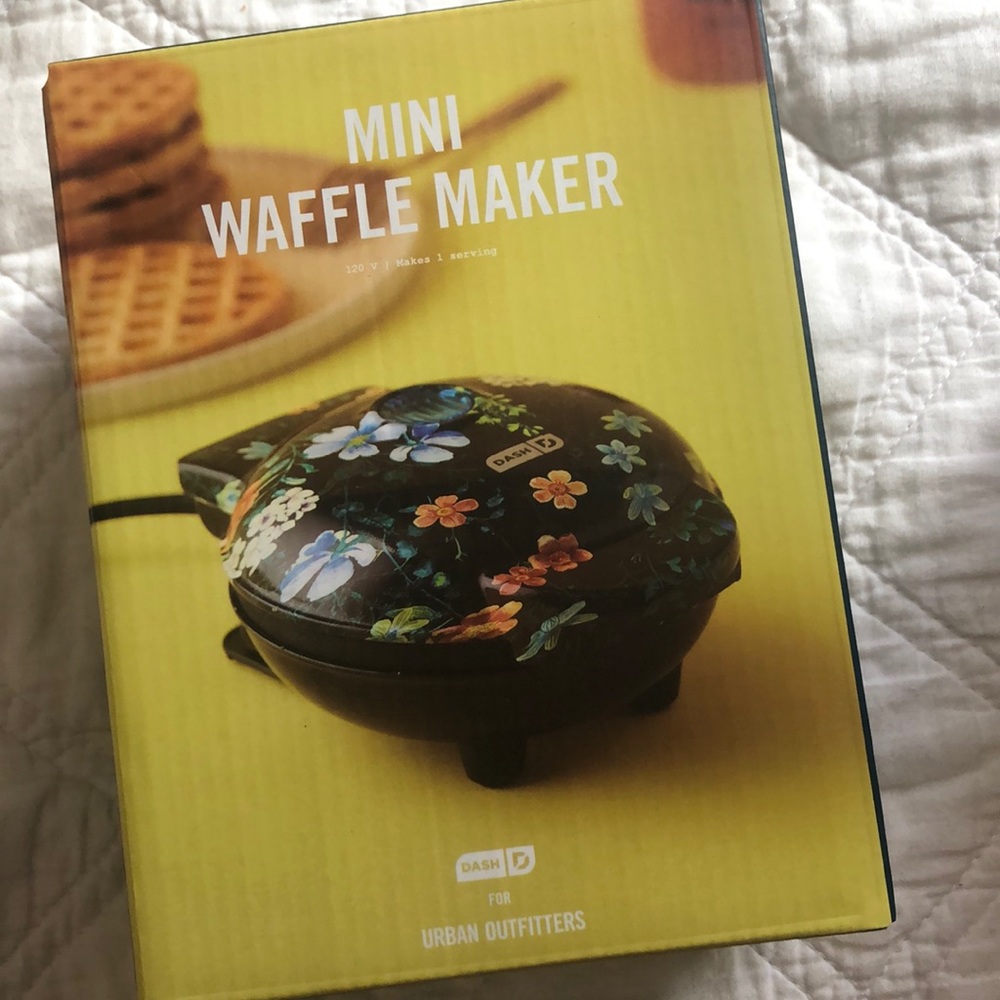 Mini waffle maker